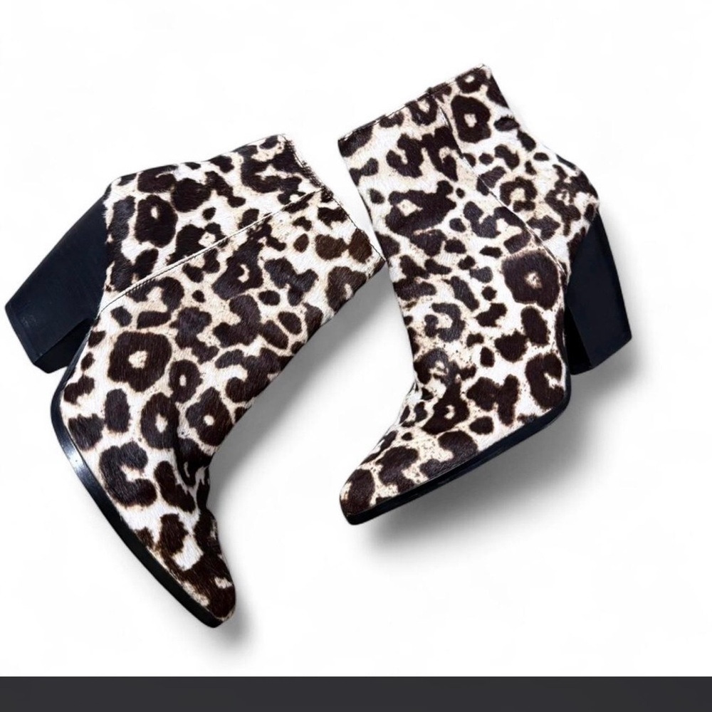 Charles David Leopard Print Calf Hair size 6